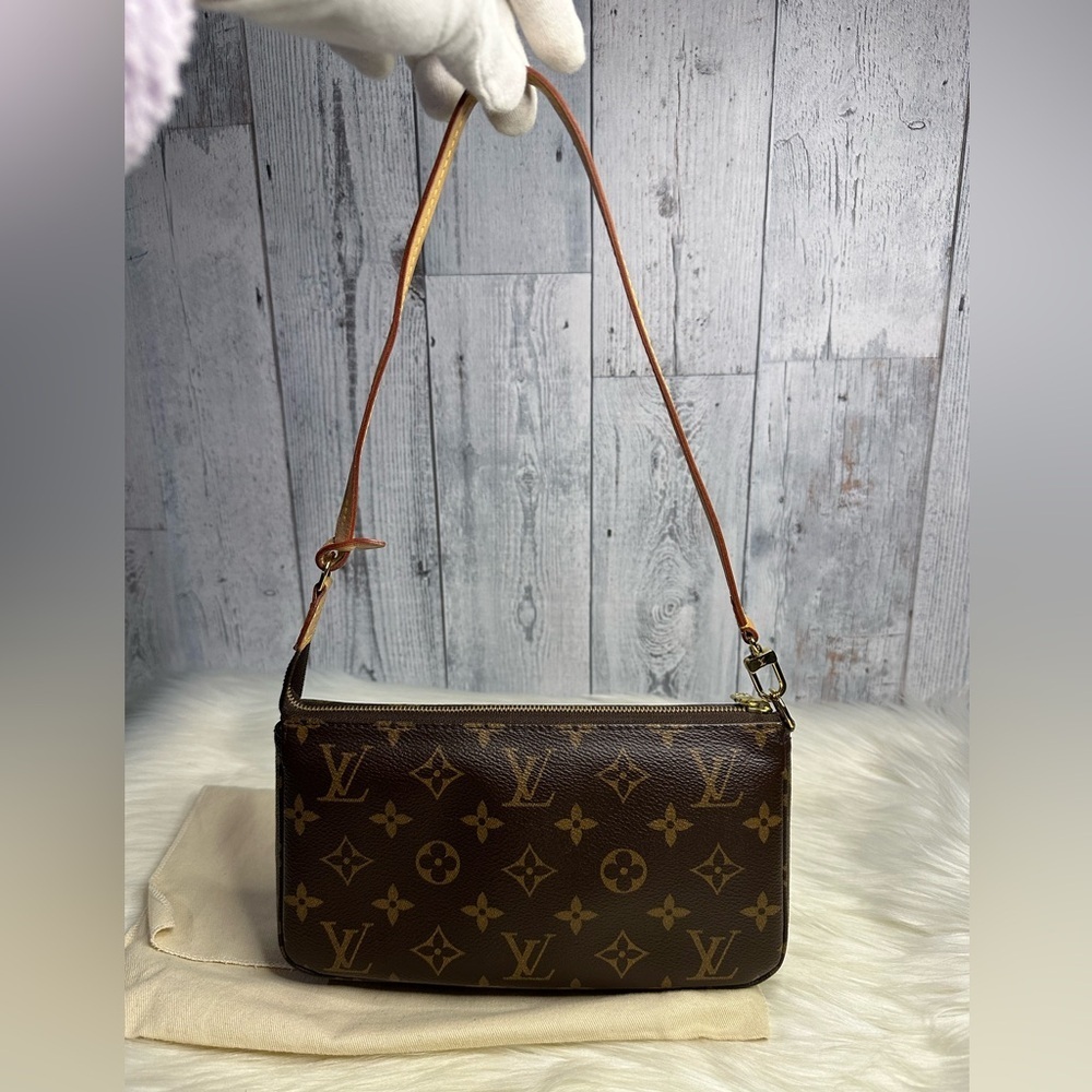 LOUIS VUITTON pochette accesory bag in monogram - Picture 3 of 17